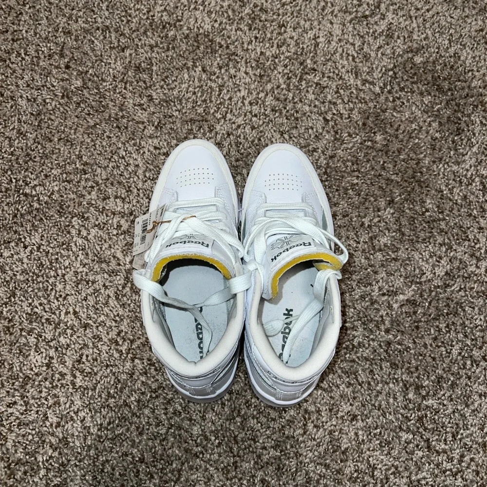 Reebok White and Mint Sneakers - Picture 5 of 6